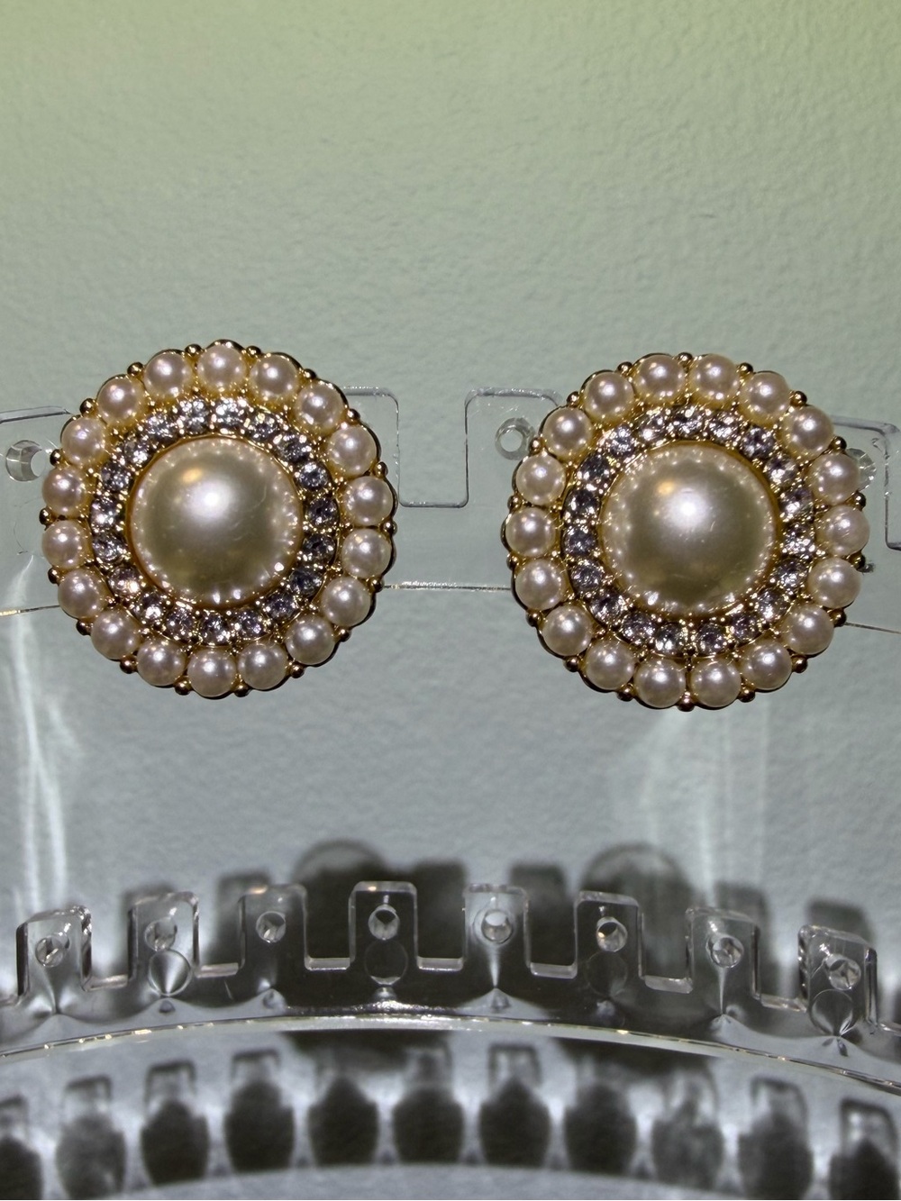 NWOT Classic Pearl and Crystal Gold-Tone Stud Pierced Earrings